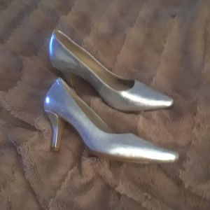 Antonio Melani silver pumps, 3 inch heels
